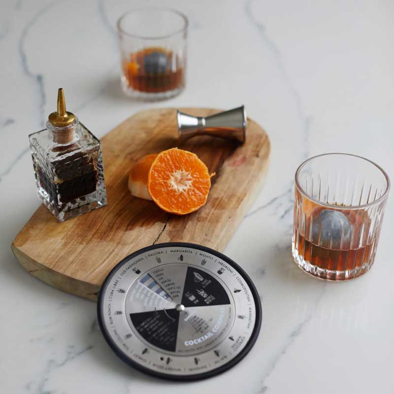 Bar Compass with cocktails